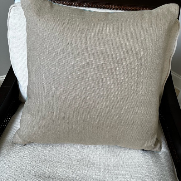 Ryan studio Lizzie 21x21 down filled pillow - Picture 2 of 5